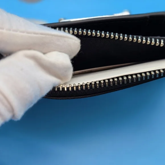 Marc Jacobs Black and White Logo Wallet - Picture 6 of 6